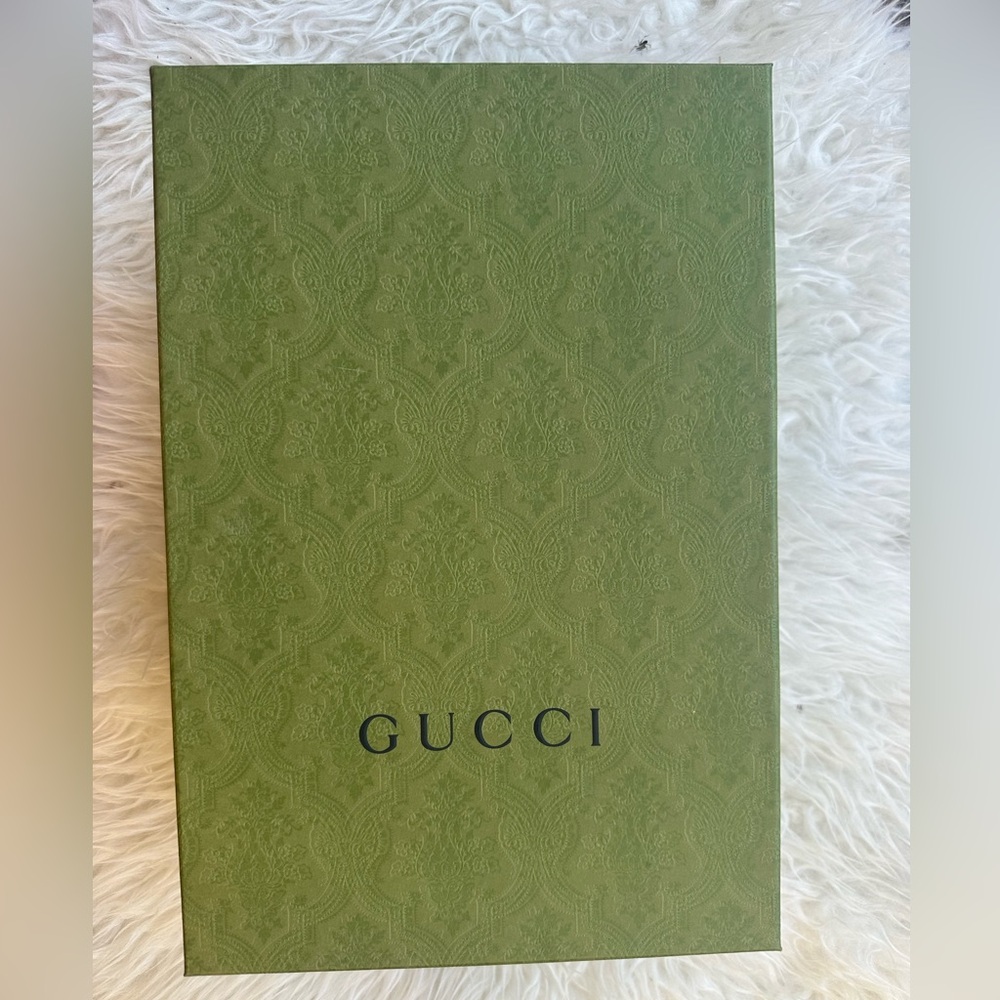 Gucci Authentic Gift Box Color Green .